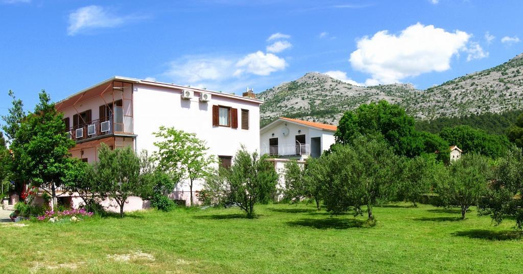 Apartments And Rooms Mare-Monti Starigrad Paklenica Bagian luar foto