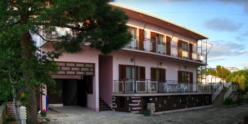Apartments And Rooms Mare-Monti Starigrad Paklenica Bagian luar foto