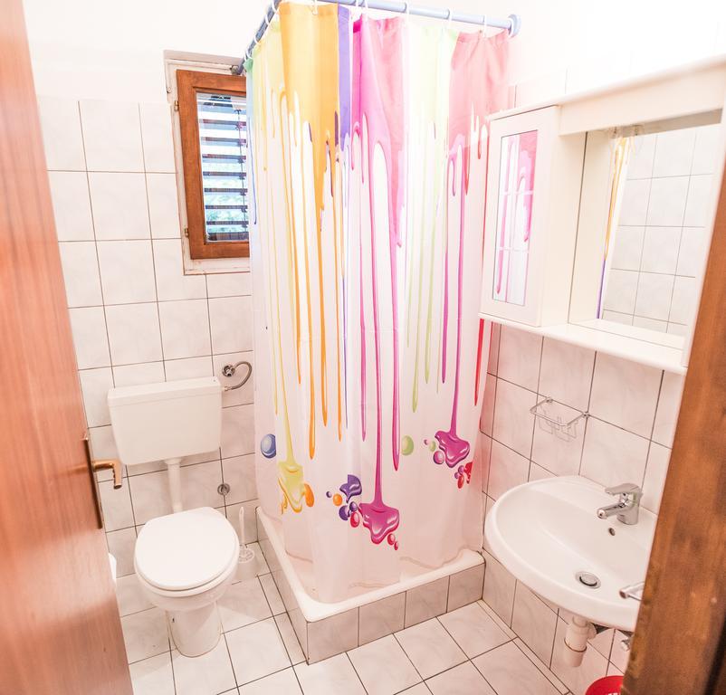 Apartments And Rooms Mare-Monti Starigrad Paklenica Bagian luar foto