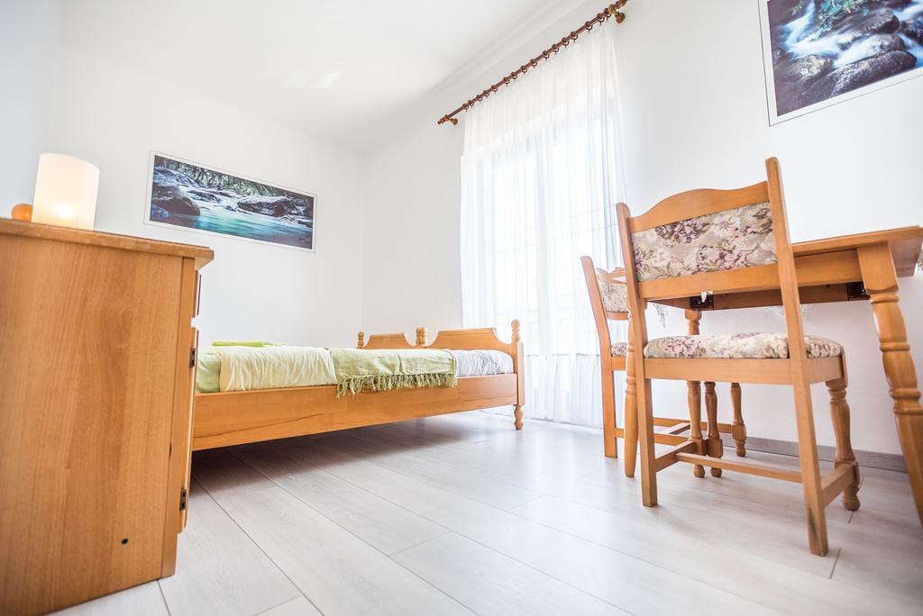 Apartments And Rooms Mare-Monti Starigrad Paklenica Bagian luar foto
