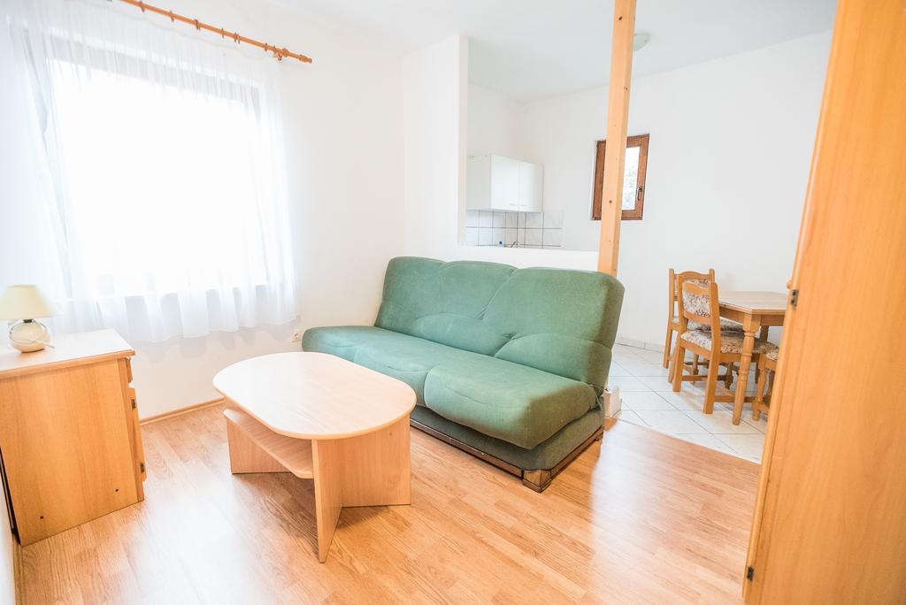 Apartments And Rooms Mare-Monti Starigrad Paklenica Bagian luar foto