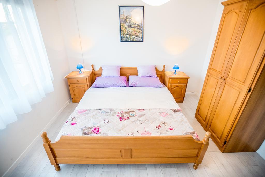 Apartments And Rooms Mare-Monti Starigrad Paklenica Bagian luar foto