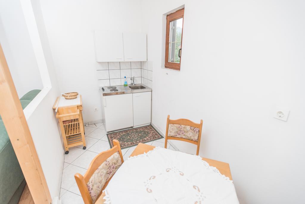 Apartments And Rooms Mare-Monti Starigrad Paklenica Bagian luar foto