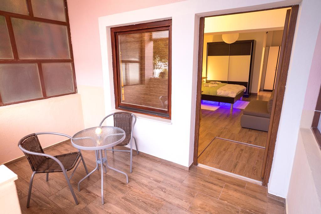 Apartments And Rooms Mare-Monti Starigrad Paklenica Bagian luar foto